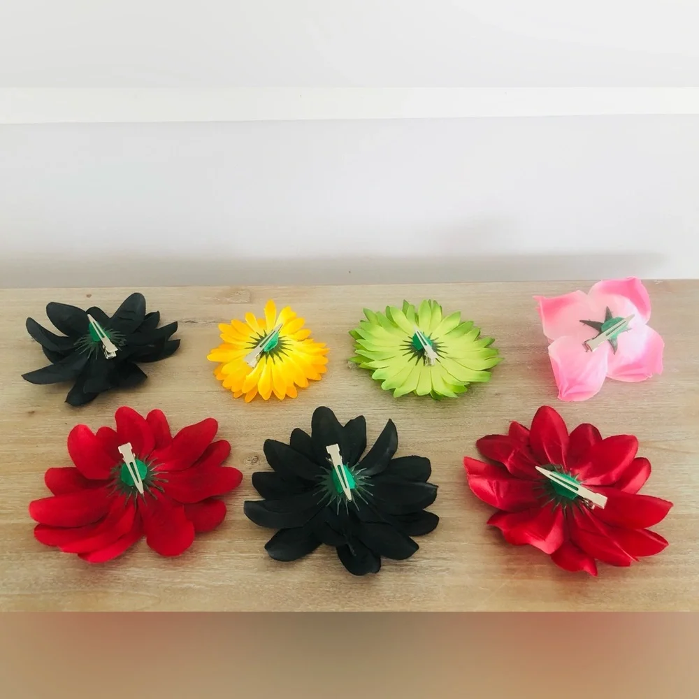 NWT Set of 7 flower hair clips -All seven for one price. Wholesale Barrette hair